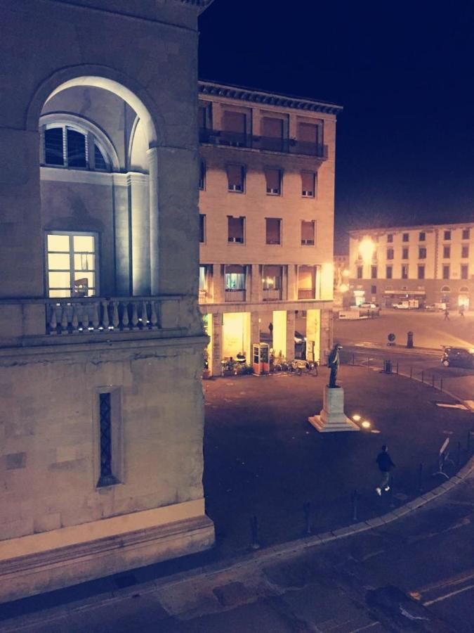 "Dueemme Lodge" , A Pochi Passi Dal Porto Livorno Zewnętrze zdjęcie